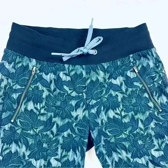Athleta Trekke North Blue Floral Drawstring Mid-Rise Full Length Jogger Size 4 - Picture 3 of 15